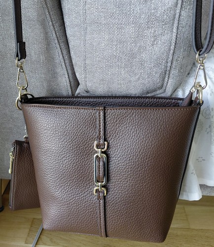 Emily noah tasche - &,